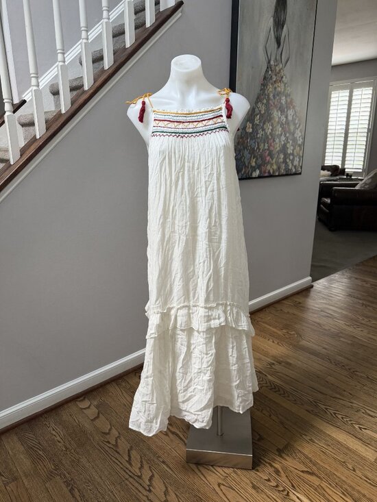 Velvet by Graham & Spencer Dresses & Skirts - NWT Velvet by Graham & Spencer Aira Embroidered Gauze Midi Dress White Size XS